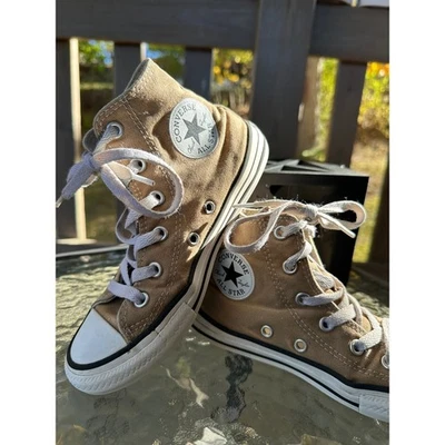 Tênis Converse Chuck Taylor All Star juvenil cano alto tamanho 1 tênis de lona marrom - Imagem 1 de 4