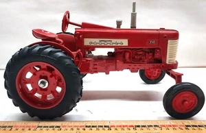 Ertl Farmall McCormick 350 Tractor 1:16 Die-Cast  Wide Front End - Picture 1 of 14