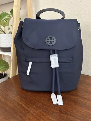 Mochila Tory Burch con cordón con solapa de nailon azul marino 73207 nueva con etiquetas Foto 1 de 4