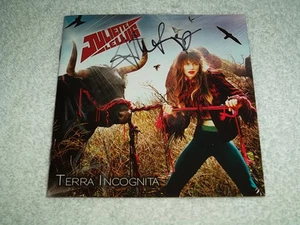 Juliette Lewis Hand Signed Terra Incognita CD & Booklet Musician Autograph Music - Picture 1 of 12