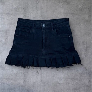 Microfalda de mezclilla Project Paris Y2K W24 UK 4 negra plisada dobladillo crudo  - Imagen 1 de 4