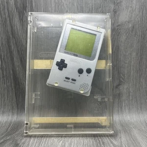 Consola Game Boy Pocket Plateada con Caja Transparente Minorista Estuche Rígido Probado Funcionando - Imagen 1 de 9