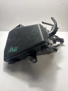 Caja de relés de caja de fusibles de motor Subaru Legacy 2015-2017 OEM MB703200B - Imagen 1 de 18