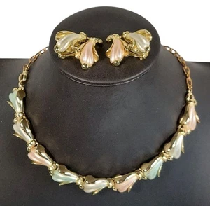Pastel Pink & Seafoam Green Necklace & Clip Earrings Set Molded Plastic Lucite - Picture 1 of 18