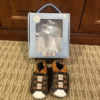 Robeez 软底男宝宝皮鞋 0-6 个月棕色 RB43447 — 第 1/4 张图片