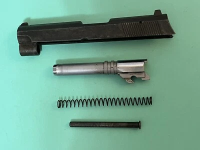 VARILLA GUÍA DE BARRIL DESLIZANTE NEGRA COMPLETA DAEWOO DH40 USADA FABRICANTE ORIGINAL .40 MARCA UNO *ÓXIDO* Foto 1 de 4