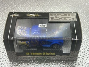 L18 32500 WC01 M2 MACHINES WILD CARDS 1951 STUDEBAKER 2R TOW TRUCK 1:64 - Picture 1 of 2