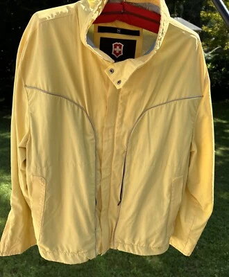 Chaqueta transpirable vintage de nailon Victorinox para hombre talla L bolsillos amarillos mantequilla Foto 1 de 4