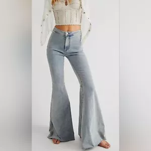 Pantalones de mezclilla Free People We The Free Just flotantes cintura alta acampanados Sea Mist 26 cortos - Imagen 1 de 11