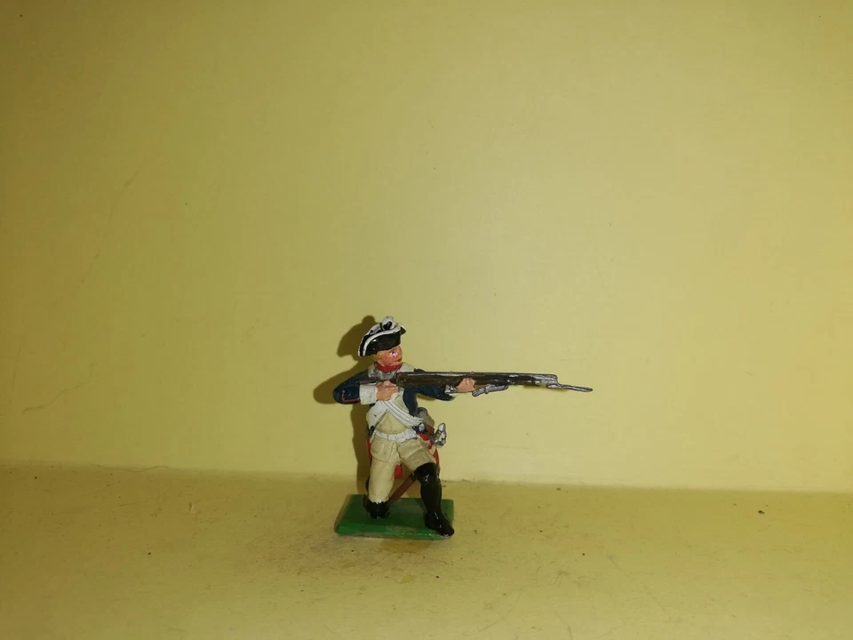 PRINCE AUGUST ancien régime soldat français tirant fusil genoux - Photo 1/1