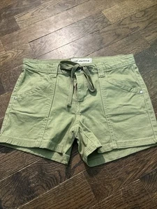 BIT & BRIDLE Women’s Shorts Size 6 Green Khaki - Cute!! - Picture 1 of 4