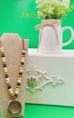 Multi O戒指吊坠和木质串珠人造皮革项链 — 第 1/4 张图片