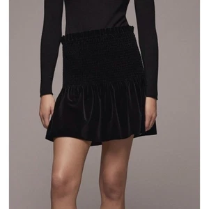 Zara Samtrock schwarz gesmokte Taille mit ausgestelltem Rüschensaum Mini Größe M - Bild 1 von 6