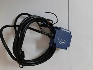 XS9C111A1L2 Inductive 40x40x15 PBT Sn15mm 24VDC Cable 2m - Picture 1 of 2