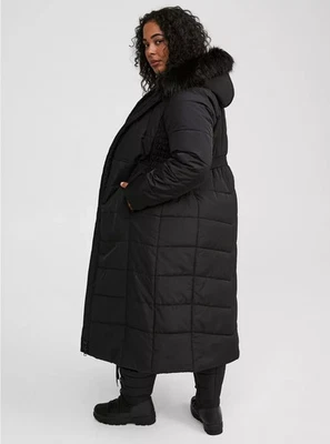 Abrigo acolchado de invierno para mujer $239 TORRID de nailon maxi calce y acampanado 4X 26 Foto 1 de 4