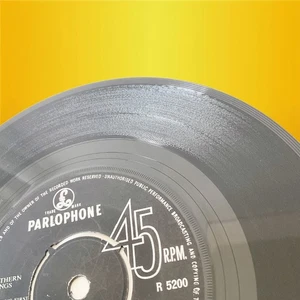 The Beatles - I Feel Fine / She’s A Woman - 7" Vinyl Single VG+ 1964 Parlophone - Picture 1 of 9