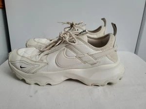 Nike TC 7900 Damen Freizeit Sportbekleidung Schuhe DD9682-100 Größe 11,5 - Bild 1 von 20