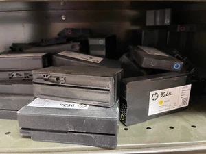 cartucce usate HP originali 20 pezzi, per lo più vuote - Foto 1 di 2