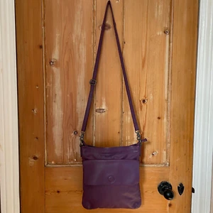 White Stuff Messenger Crossbody Bag Handbag Leather Purple Satchel Zip Up - Picture 1 of 11