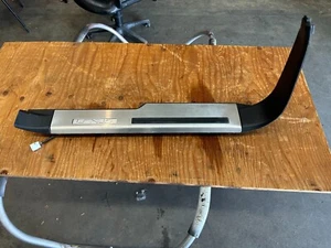 2013-2021 Lexus LX570 Front Right Passenger Side Door Scuff Plate Assembly OEM - Foto 1 di 11