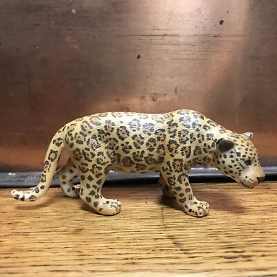 Estatueta SCHLEICH 2006 ALEMANHA Crouching Cheetah - Imagem 1 de 3