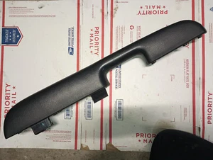 99-02 Silverado Sierra Passenger Side Arm Rest Grab Handle Manual Windows Locks - Picture 1 of 6
