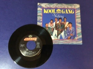 KOOL AND THE GANG~victory MERCURY 1986~ STERLING ~ 7” 45rpm ~ (45) M- / (SLV) Nm - Imagen 1 de 5