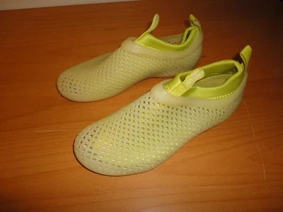 CCILU Water Shoes Women's 8 Yellowish Green with Removable Inner Liner - Image 1 of 4