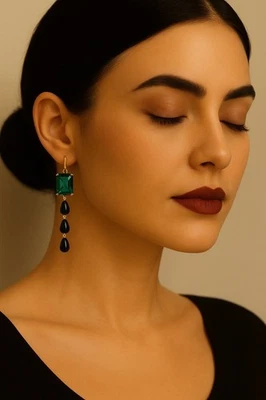 Orecchini pendenti in argento 925 placcato oro con cristallo verde e onice - Immagine 1 di 4