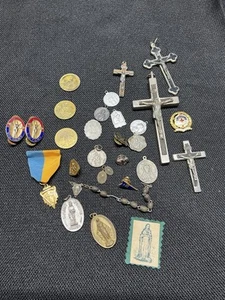 Vintage Catholic religious medals Lot - Picture 1 of 16