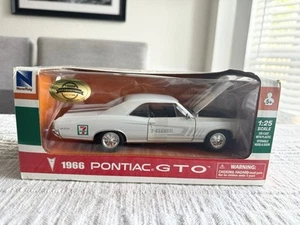 7 Eleven (711) 1966 Pontiac GTO Die-cast Racing Car 2020 Collector Edition 1:25 - Picture 1 of 5