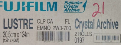 Papel fotográfico de archivo de cristal FujiFilm Fujicolor 30,5 cm X 124 m 12" X 406' Lustre FUJI Foto 1 de 4