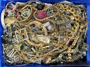 3 Pfund unsortiert riesiges Set Schmuck Vintage jetzt Trödel Kunst Handwerk Schatz Spaß - Bild 1 von 12