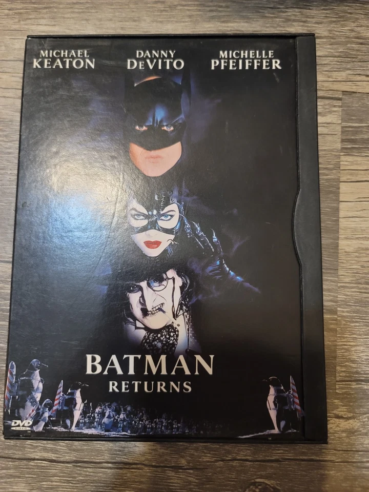 Batman Returns DVD (Used, 1992) Michael Keaton, Michelle Pfeiffer - Image 1 of 1