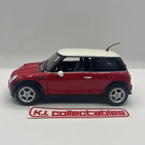 Motor Max 1/18 Diecast Model 2001 Red Mini Cooper #73114 - Picture 1 of 10