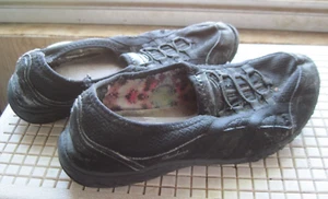 Scarpe da tennis sneaker nere Skechers 7,5 slip on danneggiate suole indossate senza lacci - Foto 1 di 10