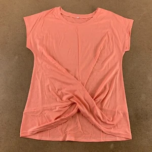 Jescakoo Women's Small Coral Short Sleeve Round Neck Front Twist T-Shirt New - Picture 1 of 7