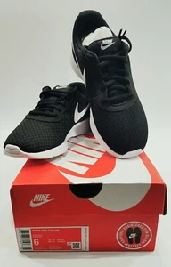   Nike Tanjun Mujer Tenis 812 Informales Gimnasio Entrenamiento Correr Negro Blanco Talla 6 - Imagen 1 de 11