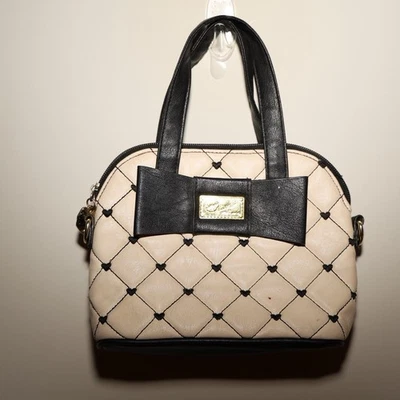 BOLSO DE MANO BETSEY JOHNSON MINI DOMO BLANCO + CORAZÓN NEGRO ACOLCHADO Foto 1 de 4