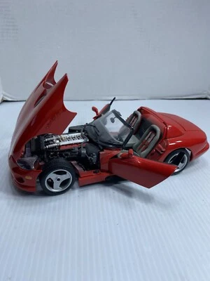 Металлическая литая модель автомобиля Burago Dodge Viper Rt/10 сделано в Италии красная - Изображение 1 из 4