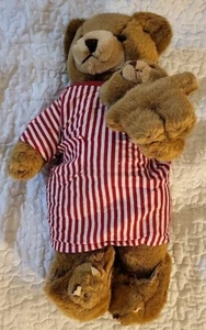 Schmid Musical Gordon Fraser Jointed Wind-Up Brown Teddy Bear Red PJ w/Baby 1984 - Picture 1 of 8
