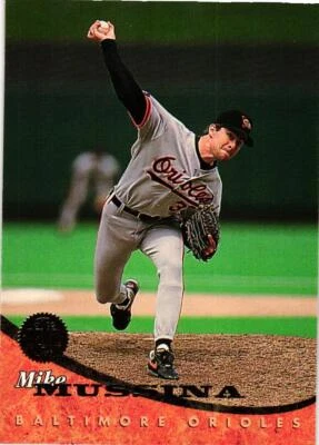 1994 Leaf #105 Mike Mussina - Image 1 of 2