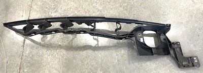 BMW X5 3.0Si E70 2007-2013 ~ Soporte guardabarros delantero derecho ~ 51657157990 Foto 1 de 4