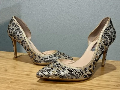 Tacones para mujer Inc International Concepts con tachuelas de cristal, talla 6,5 M Foto 1 de 4