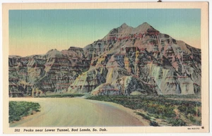 Postal de lino sin publicar de colección Peaks Near Lower Tunnel Bad Lands SD Curteich - Imagen 1 de 2