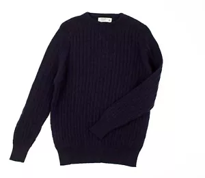 Jersey de cuello redondo con cable de lana de cordero Geelong en púrpura oscuro - Imagen 1 de 2