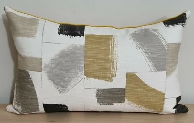 Villa Nova Huari Husk & Amalfi Velvet Cushion Cover 55x35 cm - Image 1 of 3