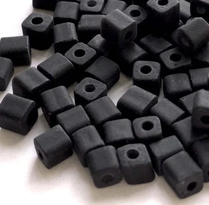 Cuentas de cubo de vidrio semilla japonés de 4 mm - negro mate chorro 15 g - Imagen 1 de 2