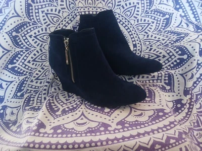 NEW Qupid Navy Suade Wedge Booties Women's Size 10 Side Zip - Image 1 of 4