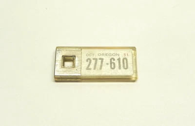 VINTAGE 1951 DISABLED AMERICAN VETERANS OREGON LICENSE PLATE KEYCHAIN 277-610 - Image 1 of 4